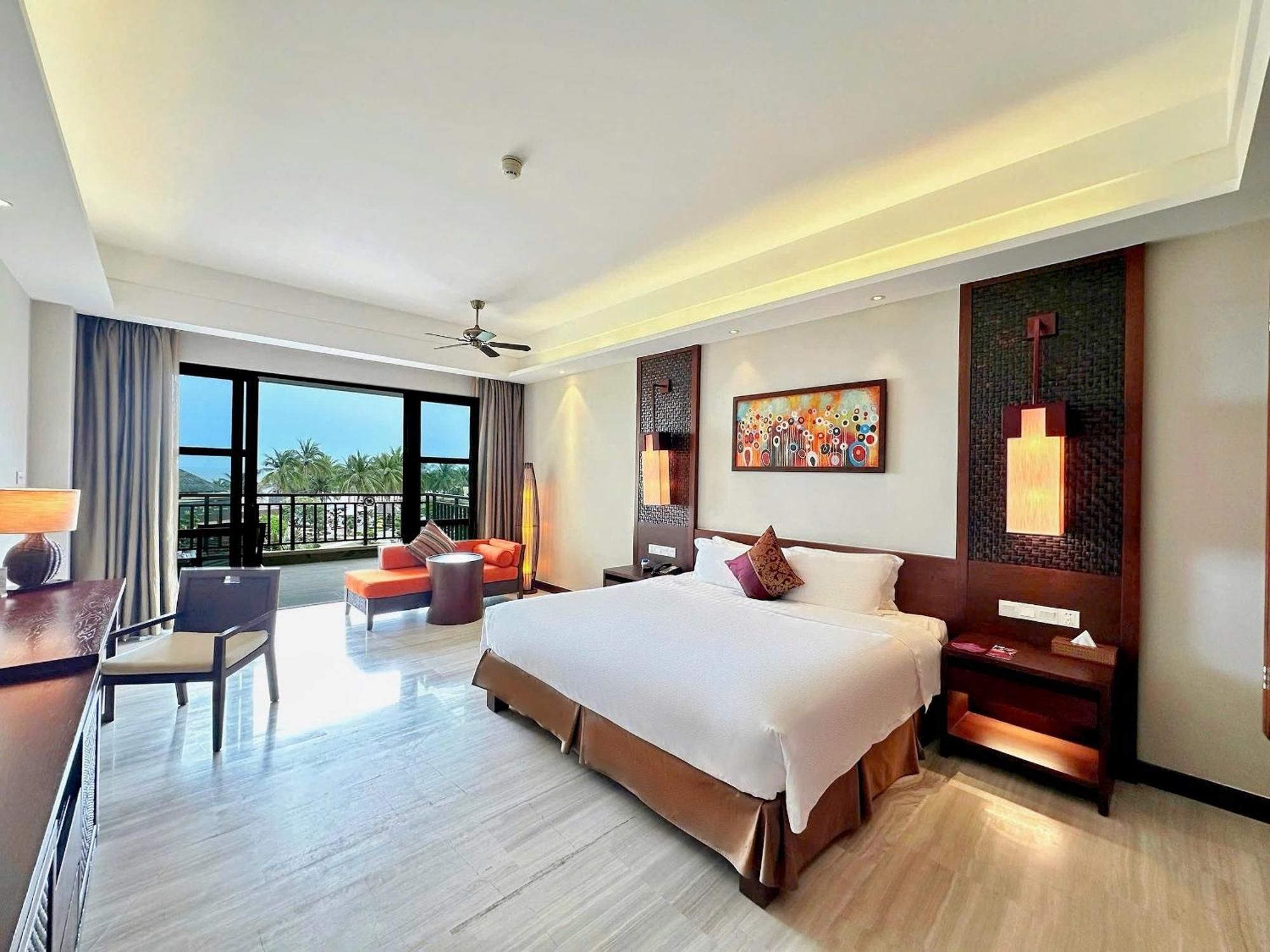 Crowne Plaza &