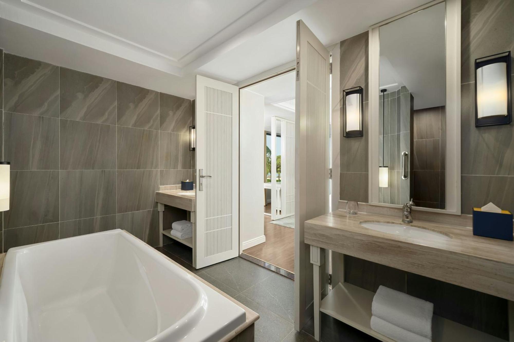 Resort Renaissance &