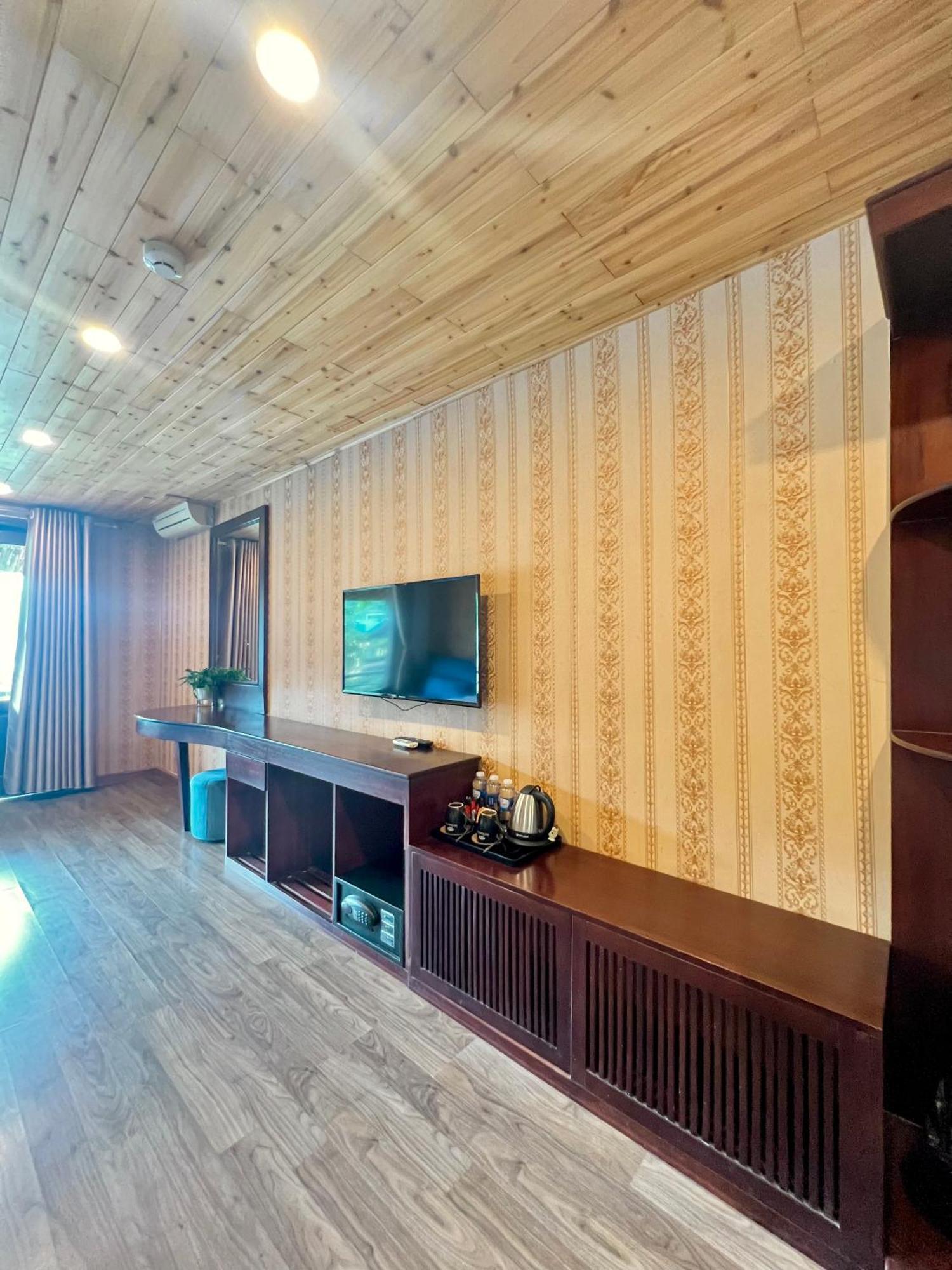 Elegance Hotel