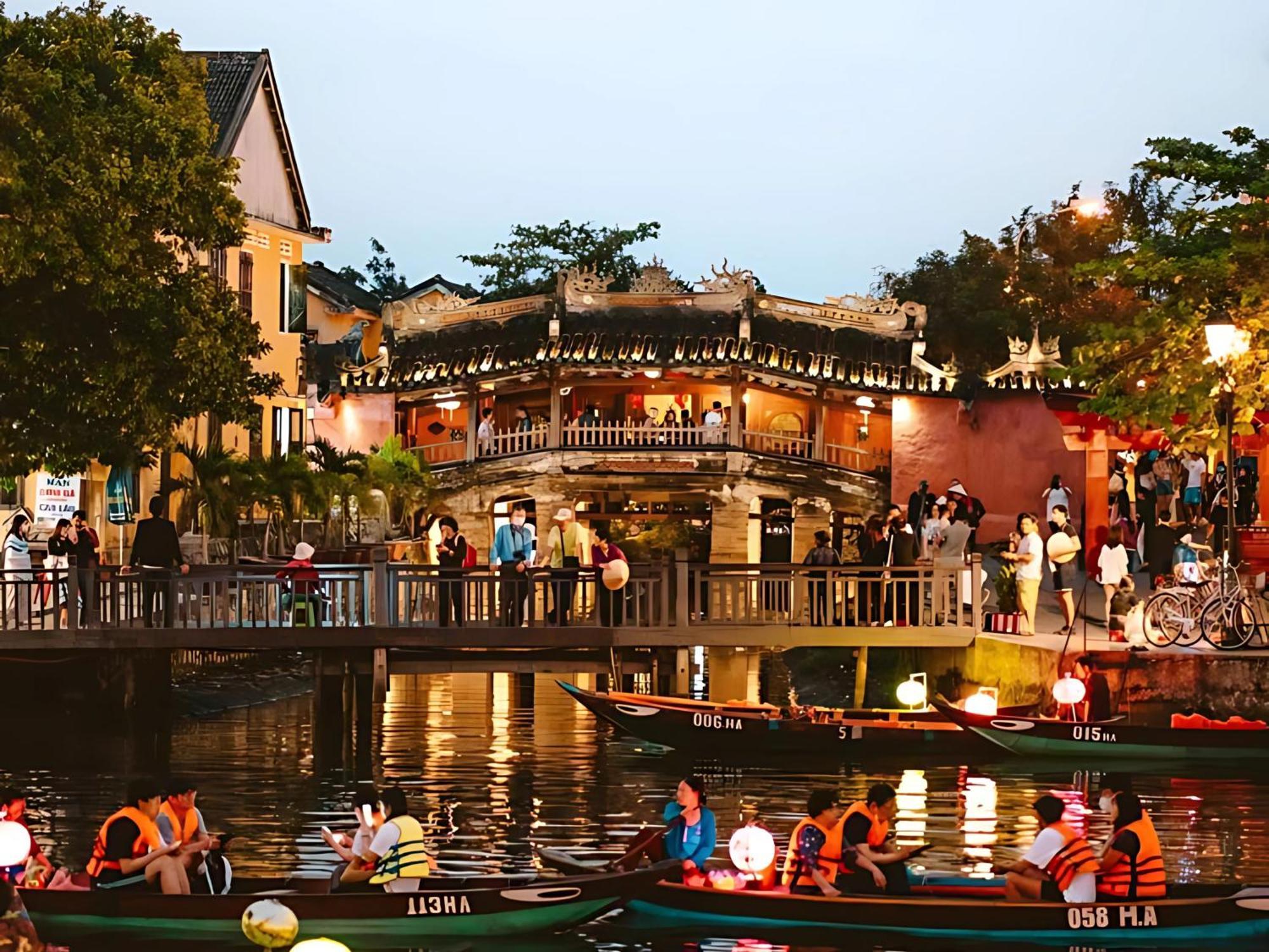 Khách sạn The