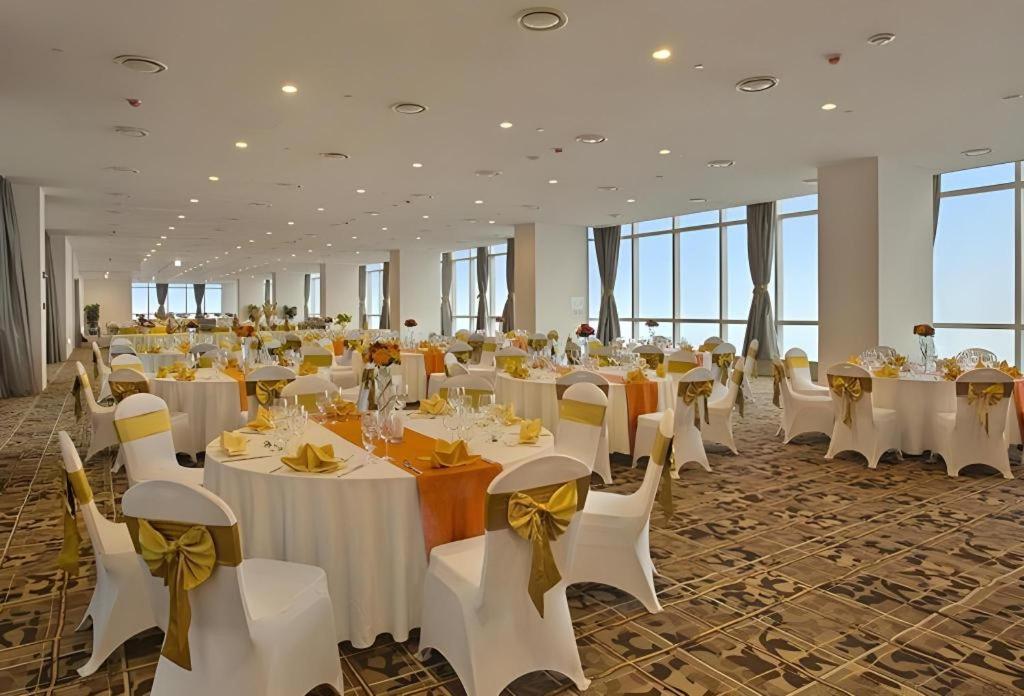 Calidas Landmark72 Royal Hotel 5*