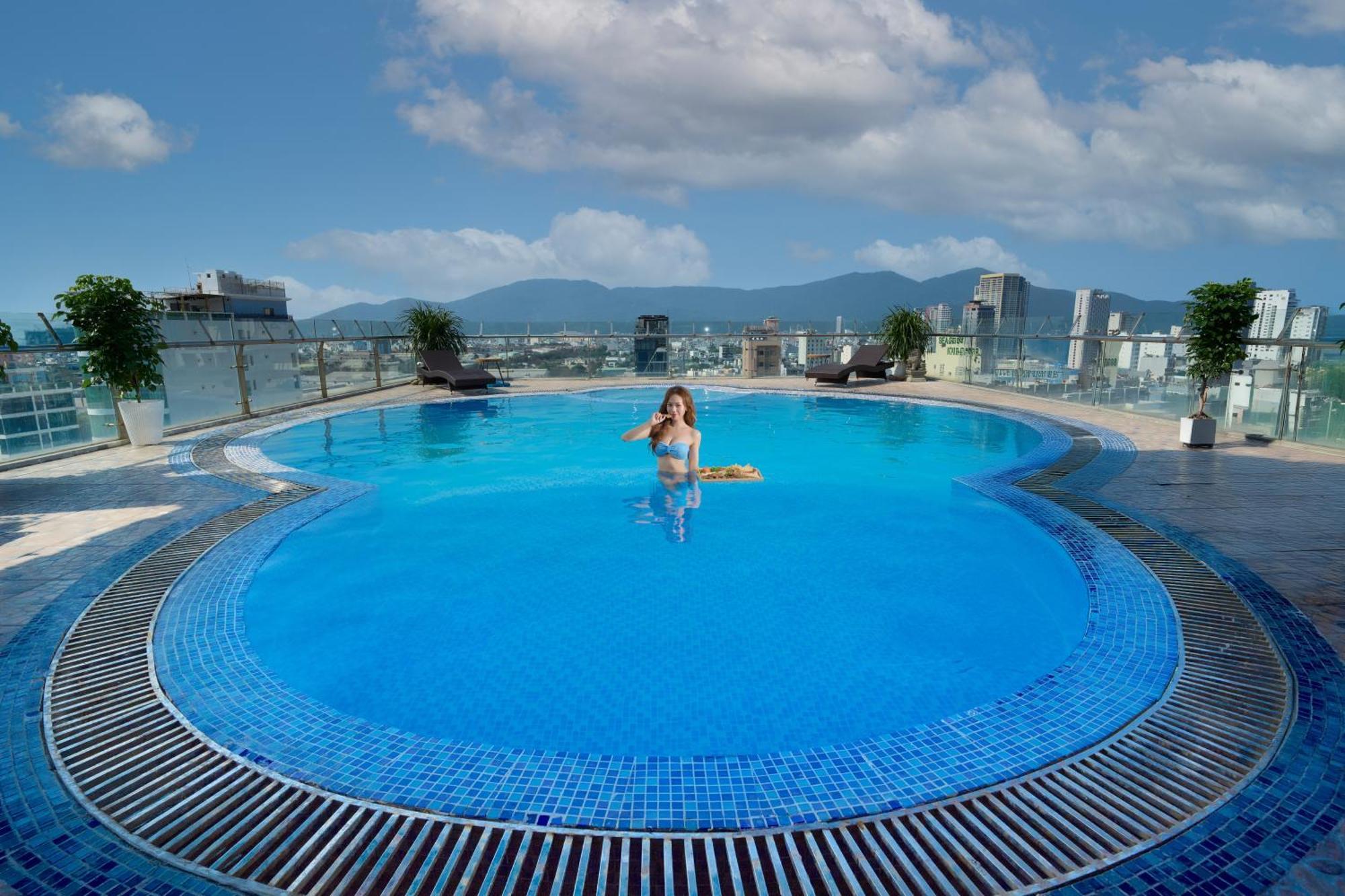 Merry Land Hotel
