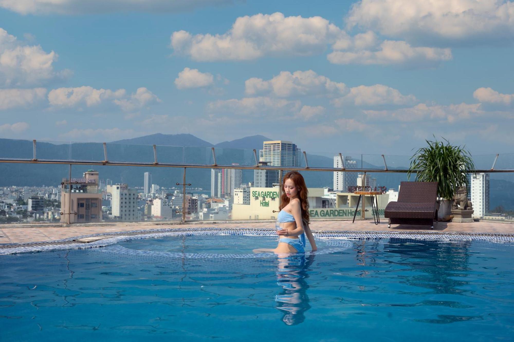 Merry Land Da Nang