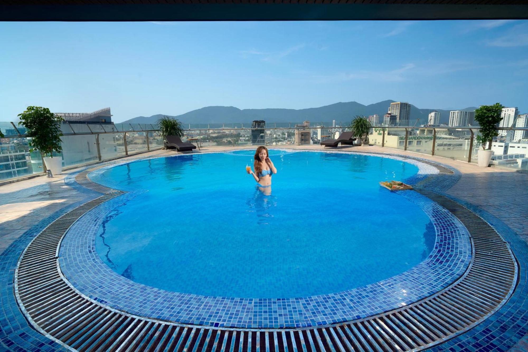 Merry Land Hotel