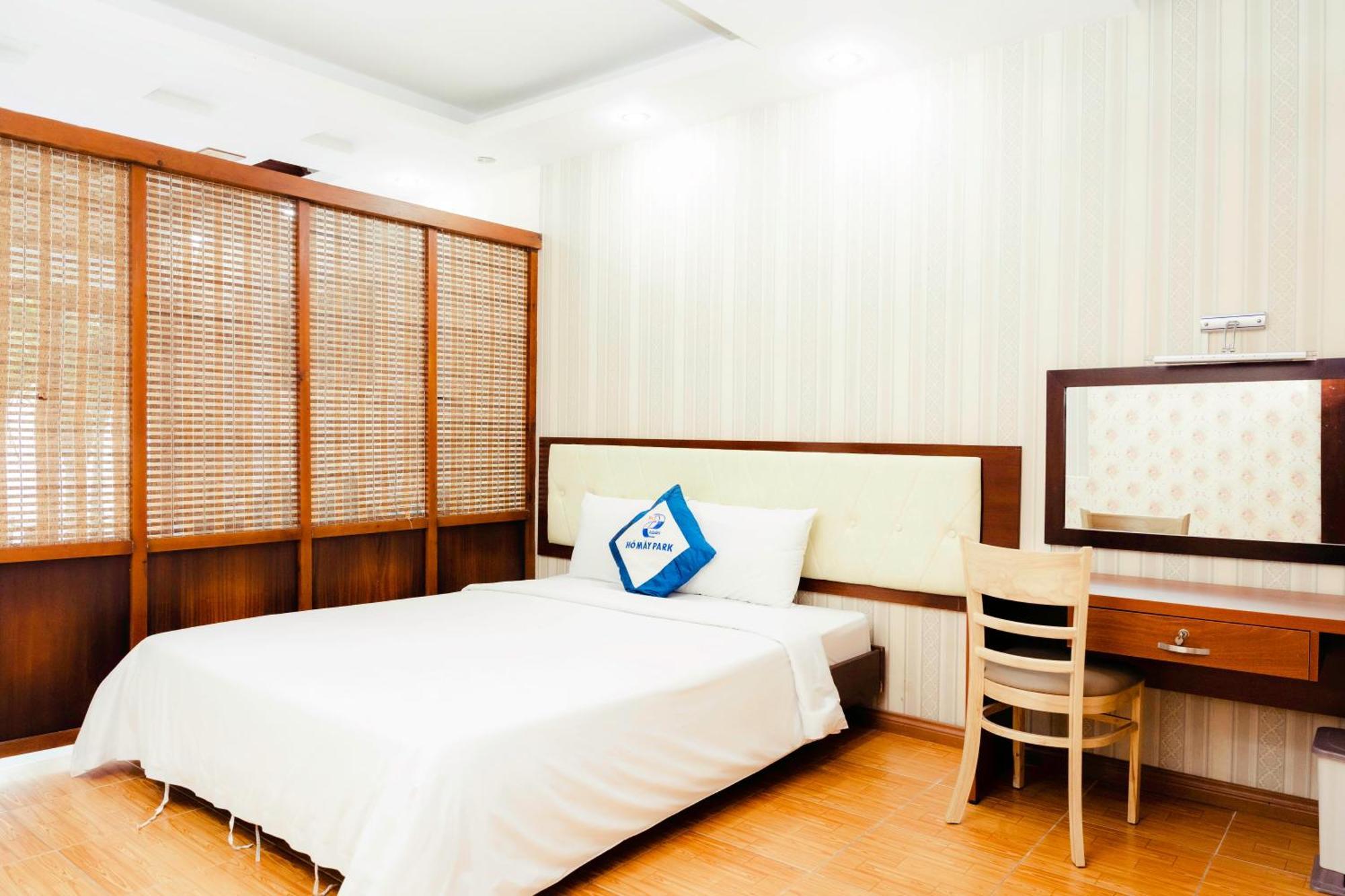 Ho Park Khach San -