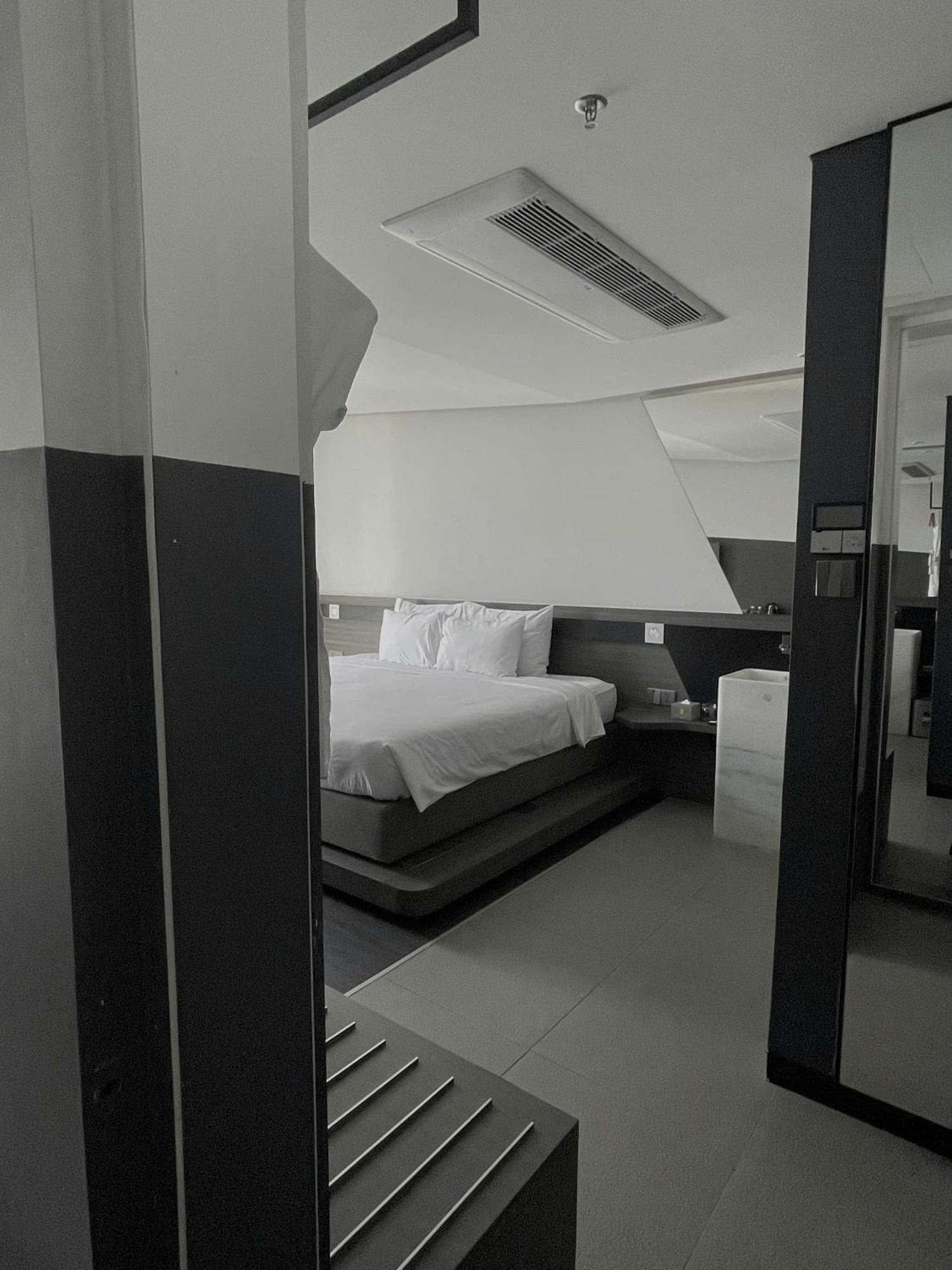 Draco & Hotel 4*