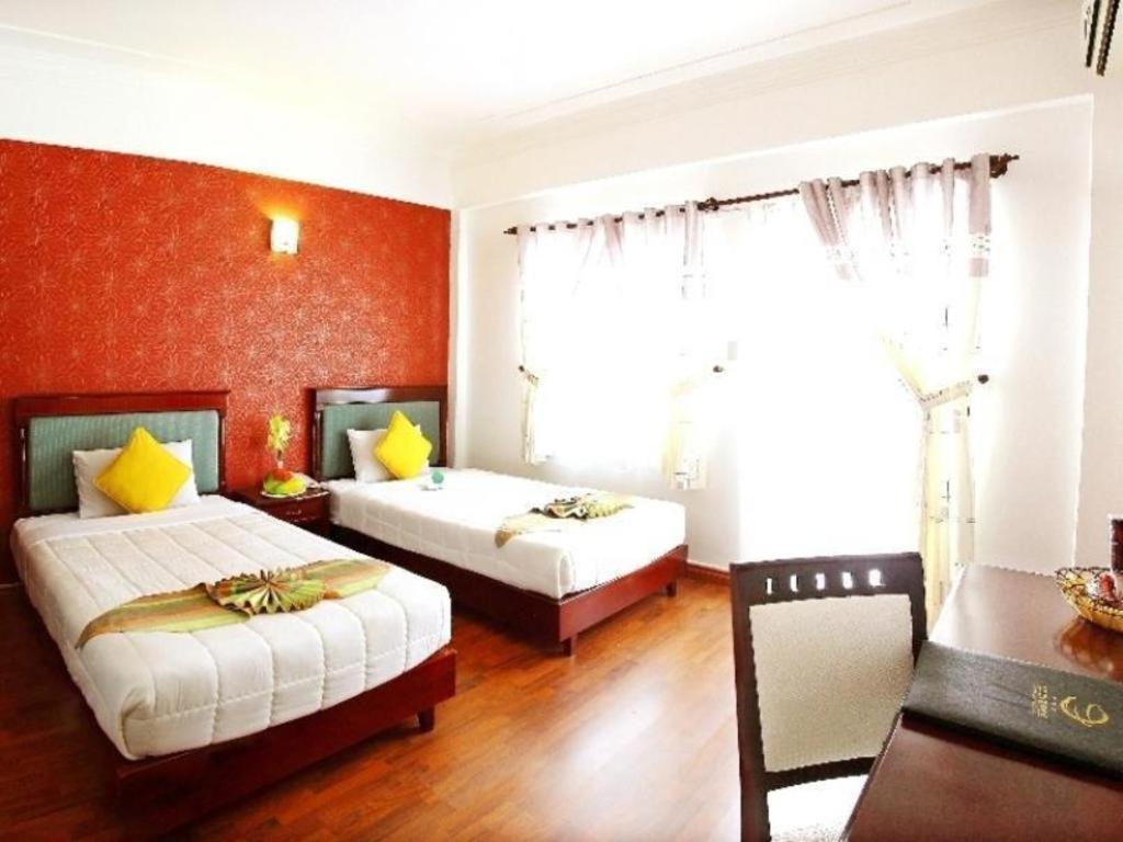 Hotel Universe