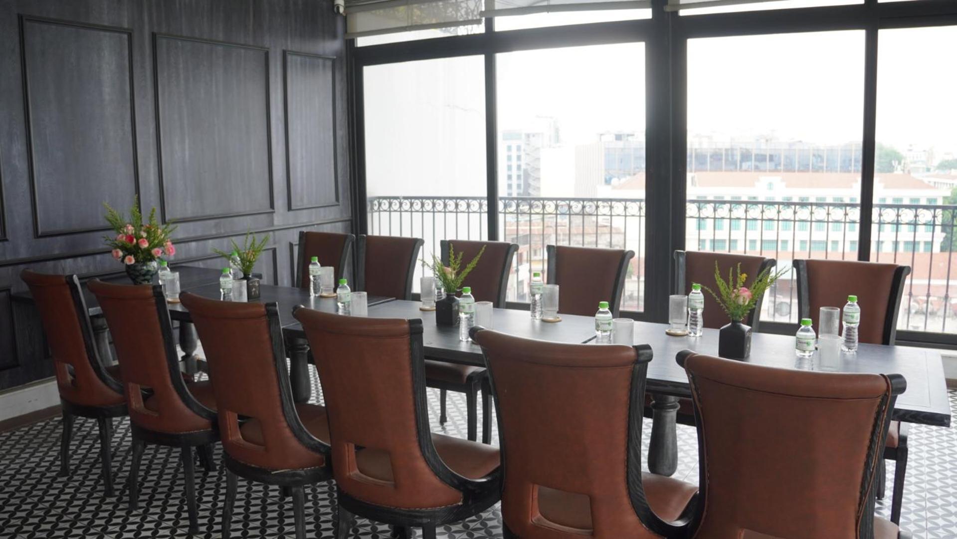 Hotel Shining & Hanoi