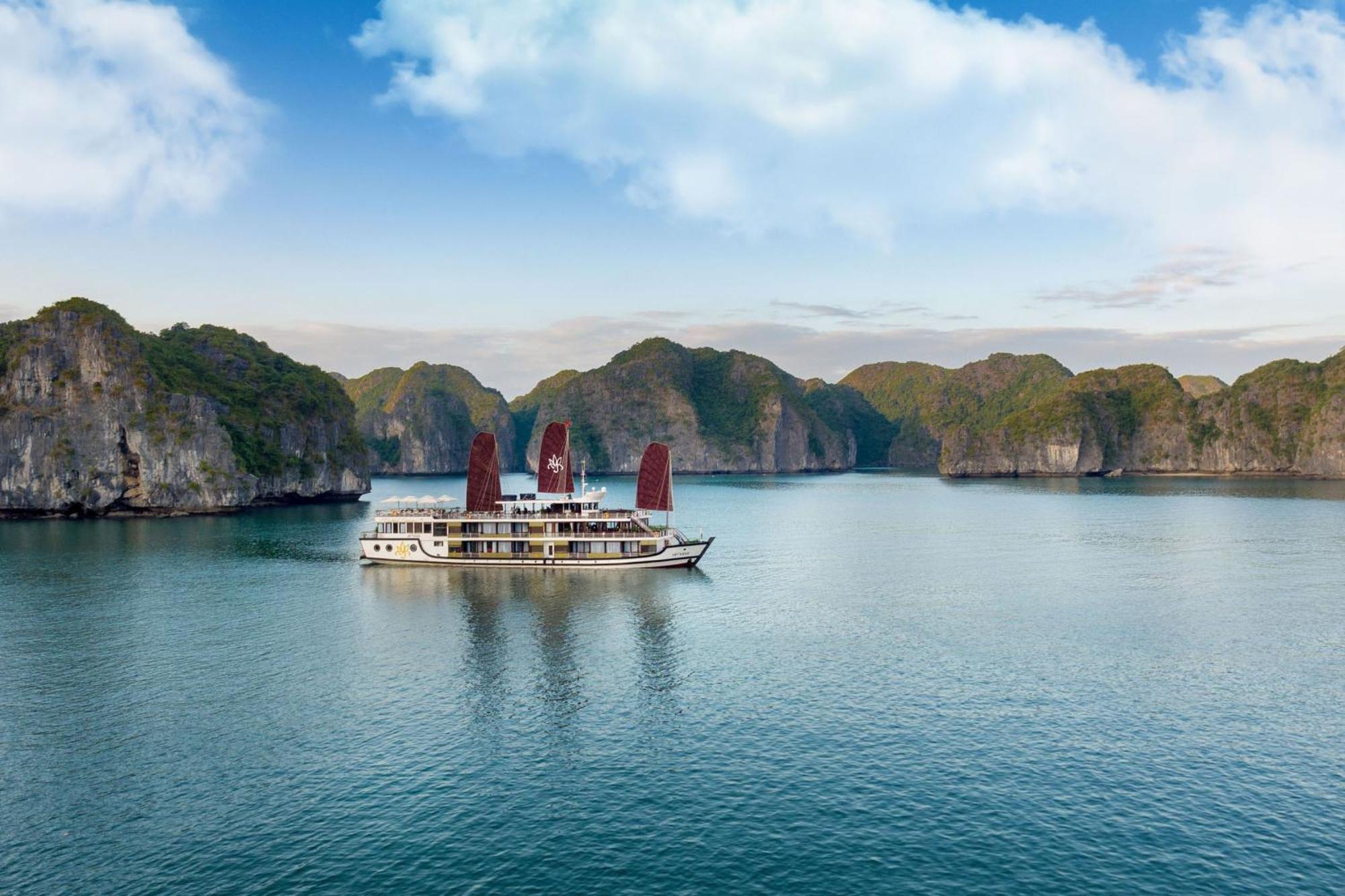 Botel Halong Bay Cruises