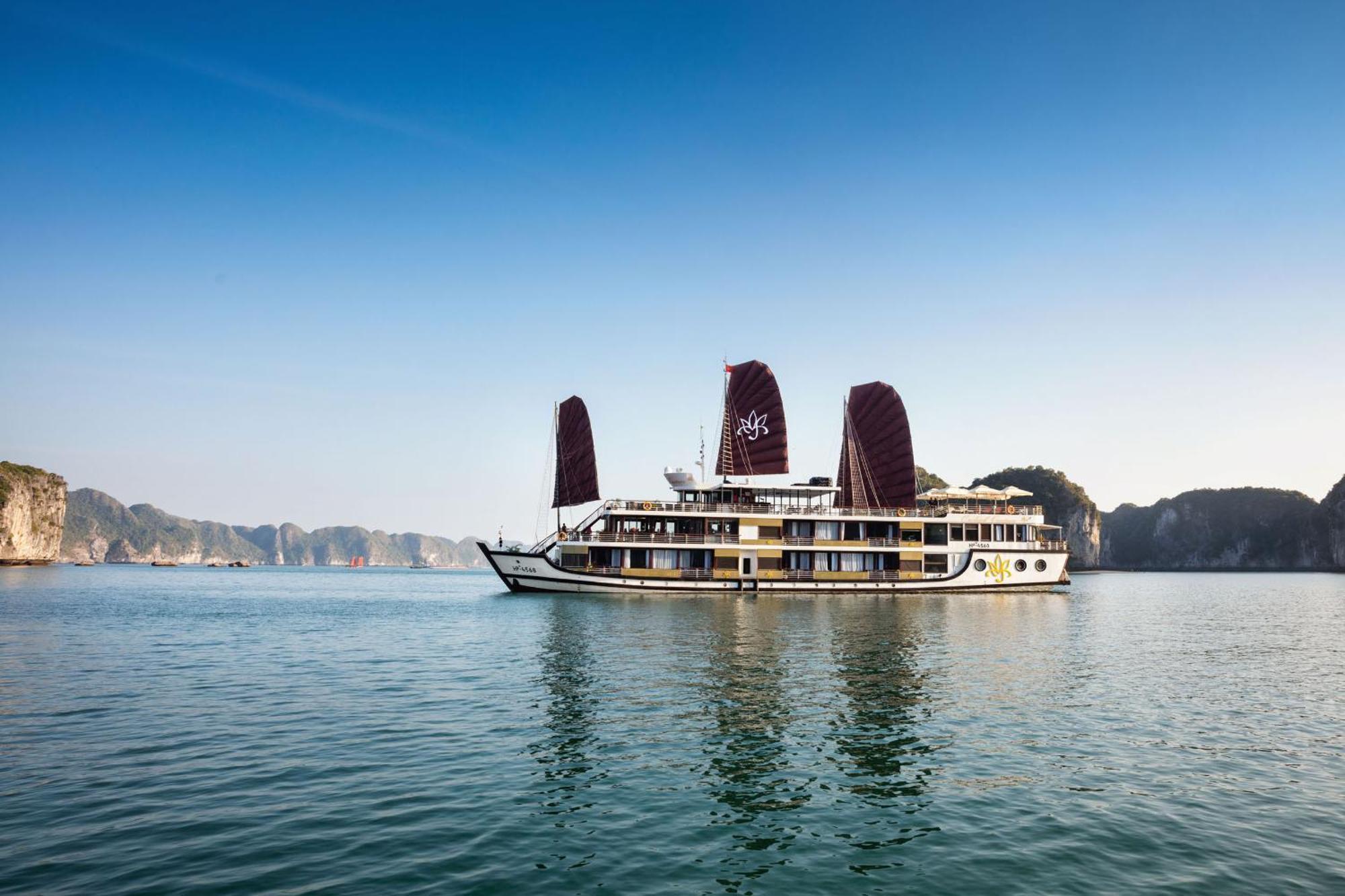 Botel Halong Bay Cruises 5*