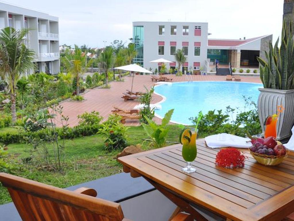 Hòa Bình Khách sạn 4*