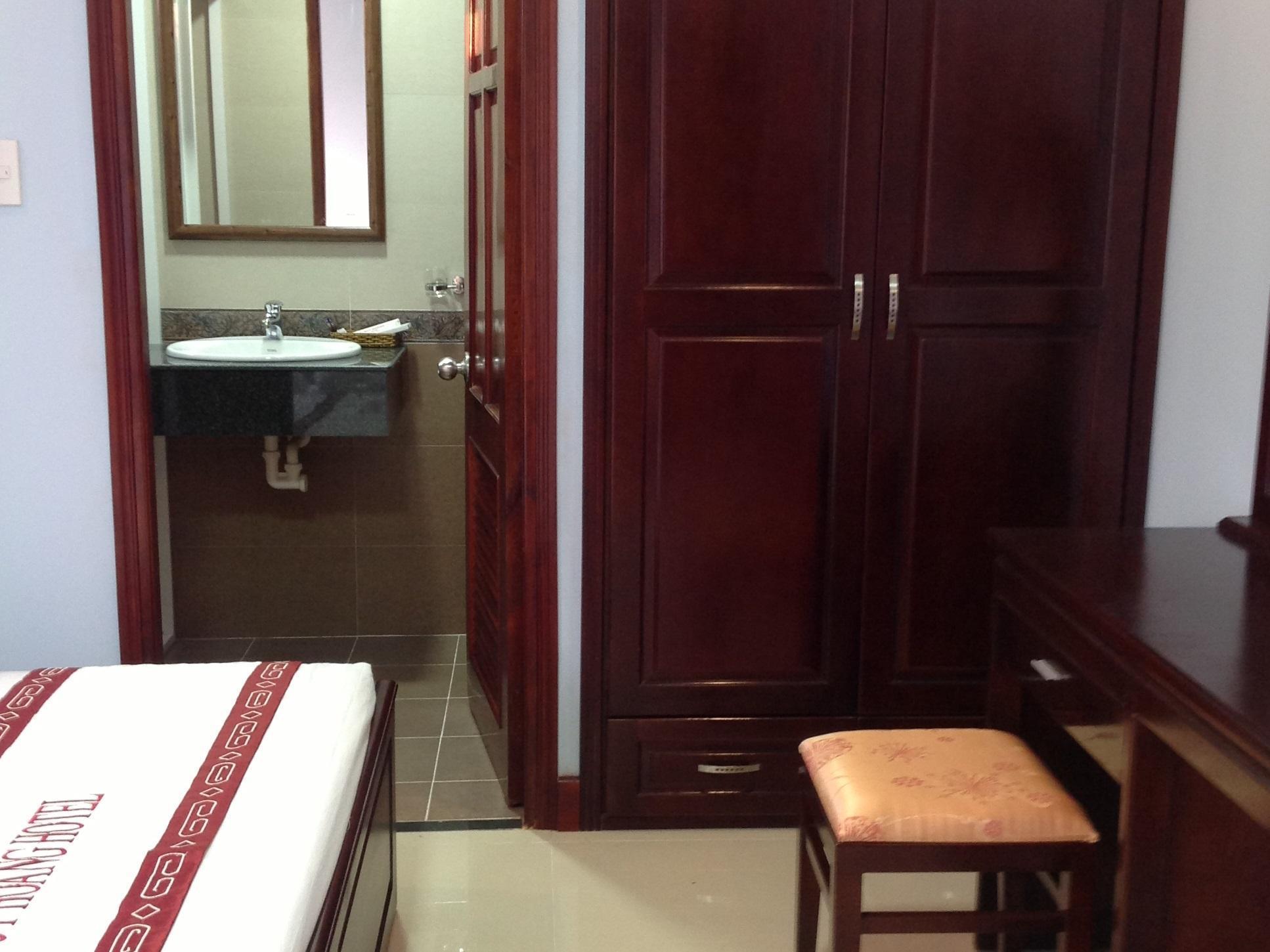 Huy Hoang Hotel 2*