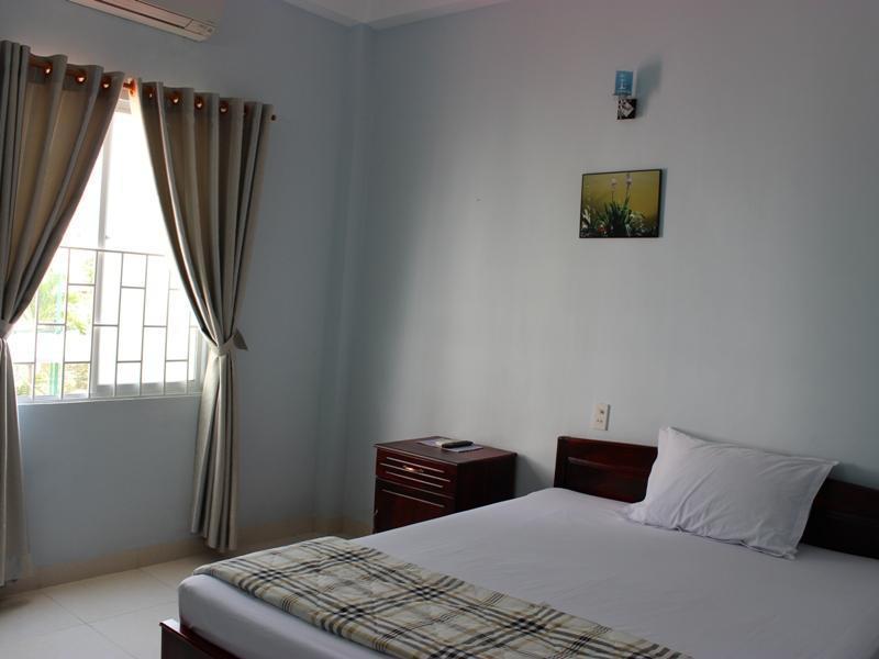 Hotel Quang Nhat *