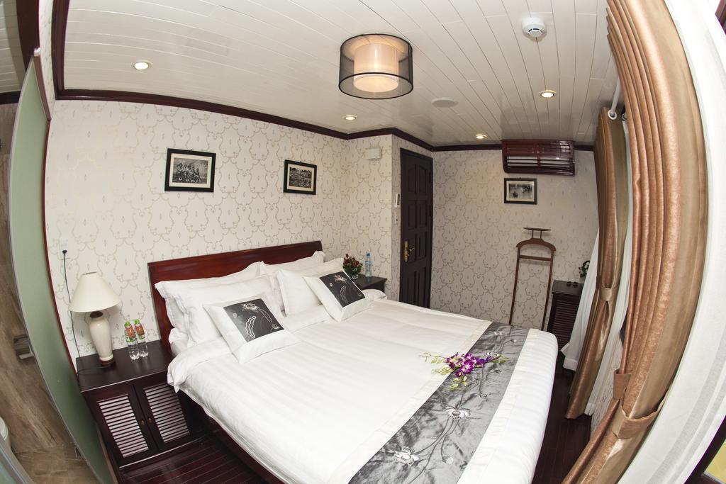 Halong Phoenix Cruiser
