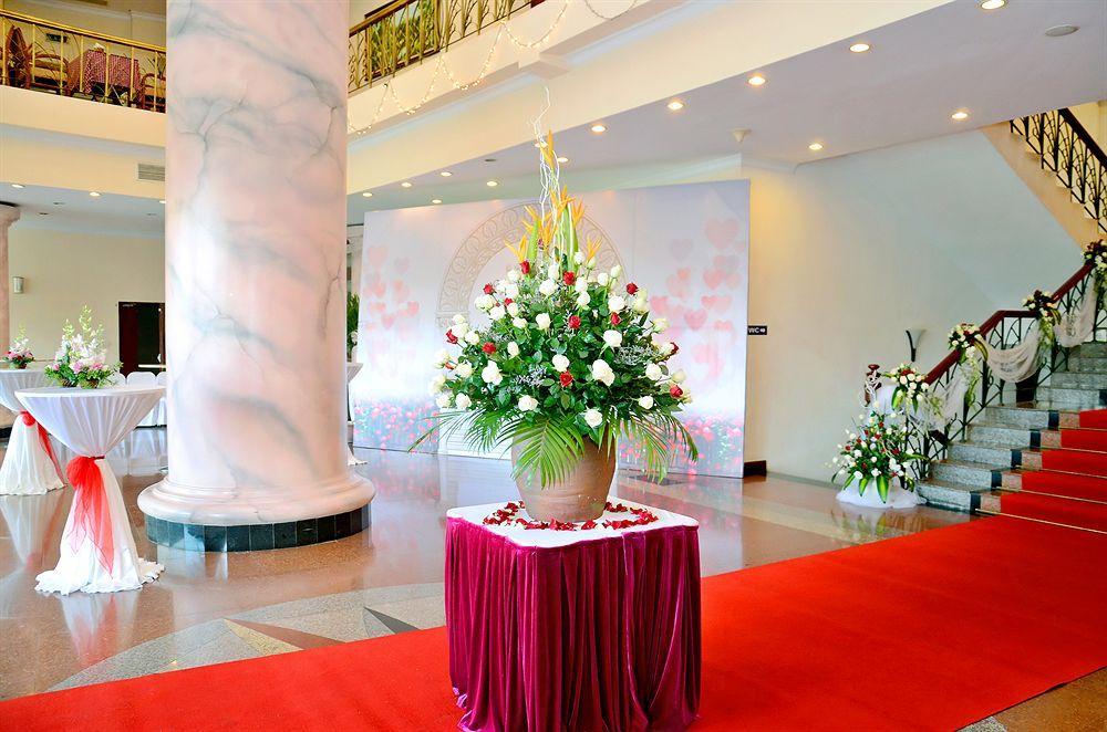 Hotel Cwd 3*
