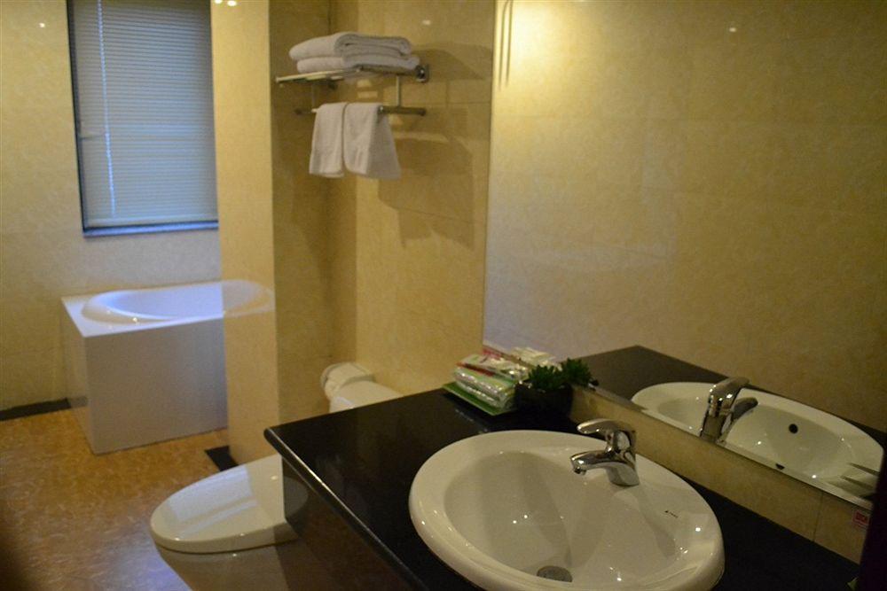 Bay Hotel 2*