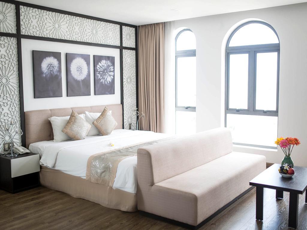 Flora & Hotel 2*