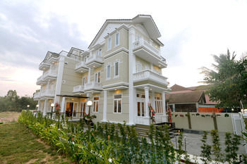 Golden Bell Backpacker Hotel&pool Bar Hoi An