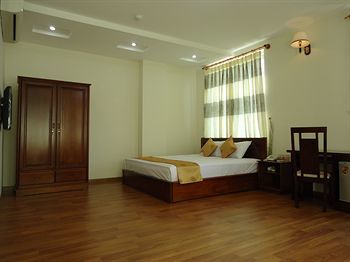 Chau Loan Nha Trang 3*