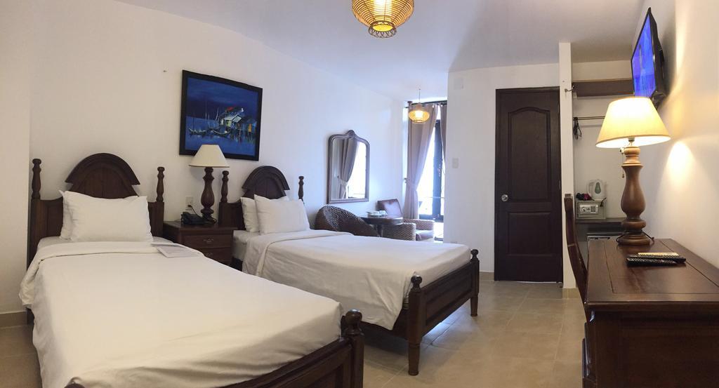 Hotel Halo