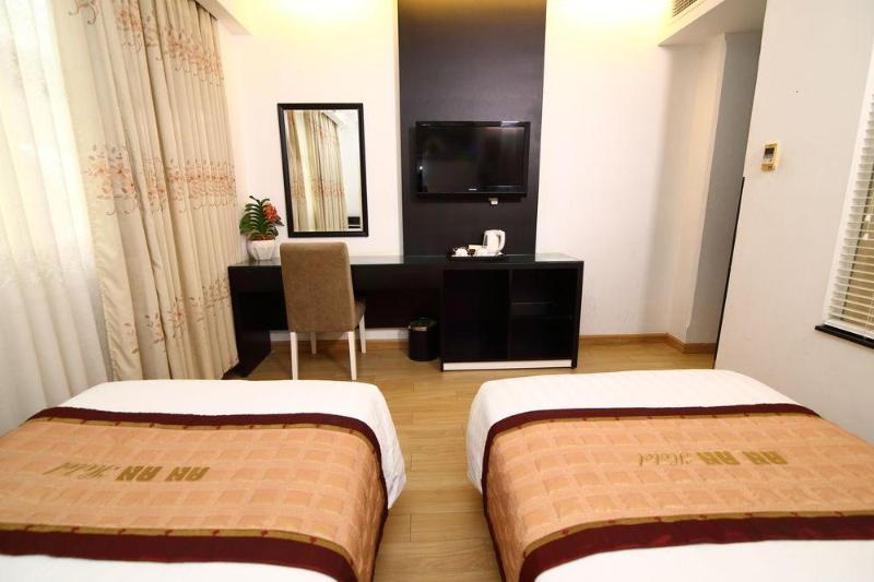 Khách sạn C Hotel- đề Thám Bùi Viện Walking Street