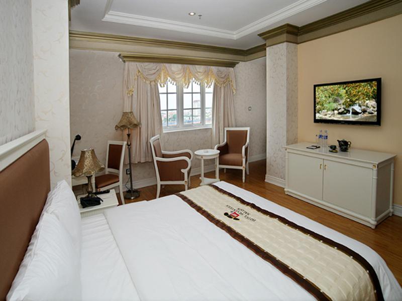 Seventeen Saloon Da Nang