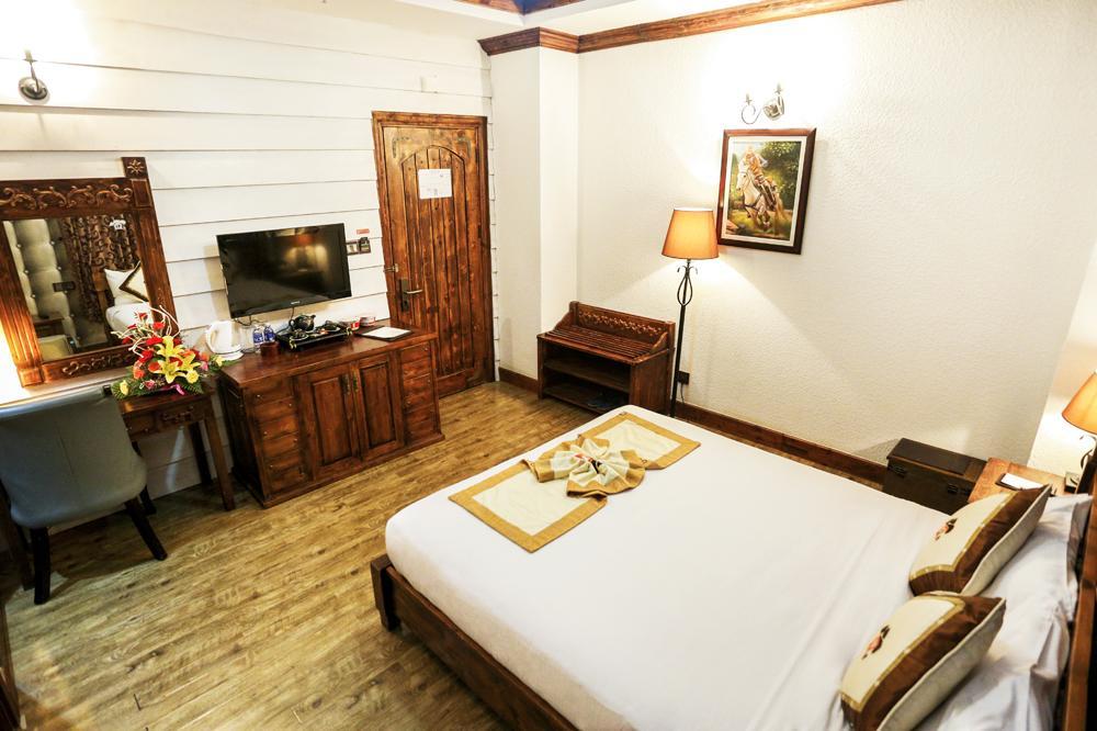 Seventeen Saloon Da Nang