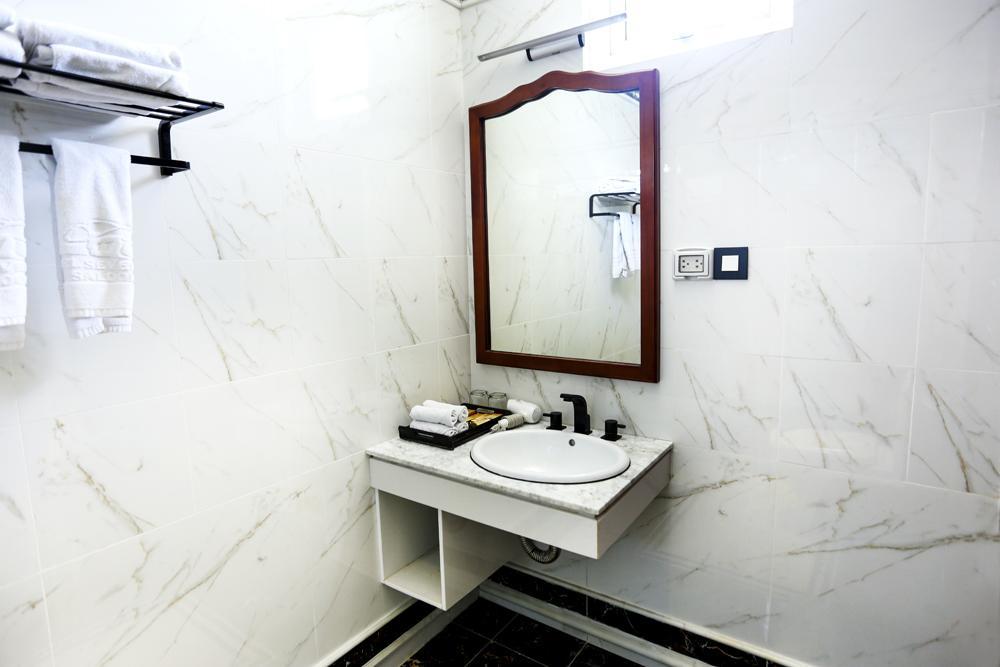 Hotel Seventeen Saloon