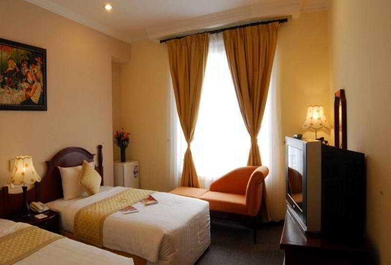 Hà Nội Rosaliza 3*