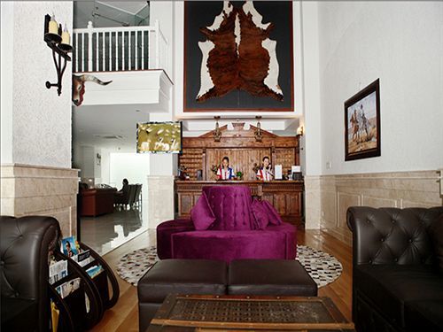 Seventeen Saloon 3*