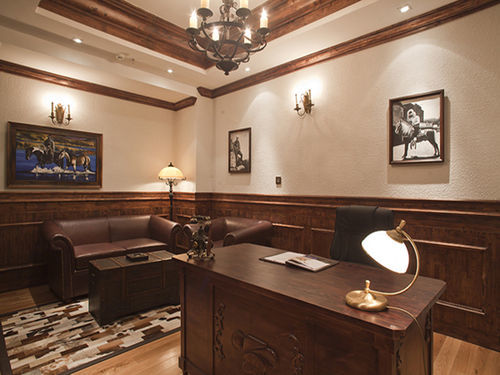 Hotel Seventeen Saloon