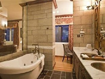 Seventeen Saloon Hotel 3*