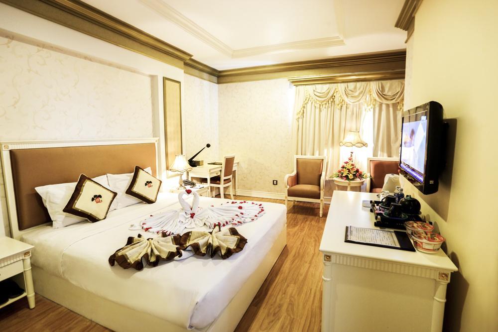 Seventeen Saloon Da Nang