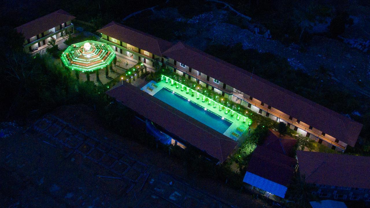 Countryside Garden & Bar Khu nghỉ mát 3*