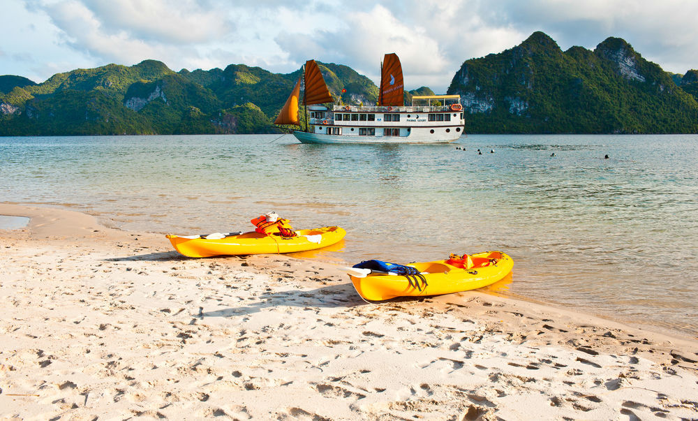 Halong Phoenix Cruiser