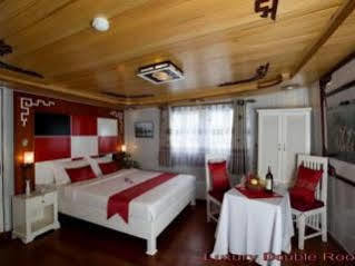 Halong Legacy Cruise 3* Ha Long
