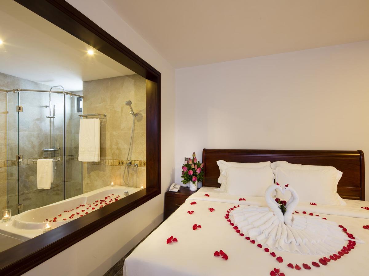 Red Sun Khách sạn 4*
