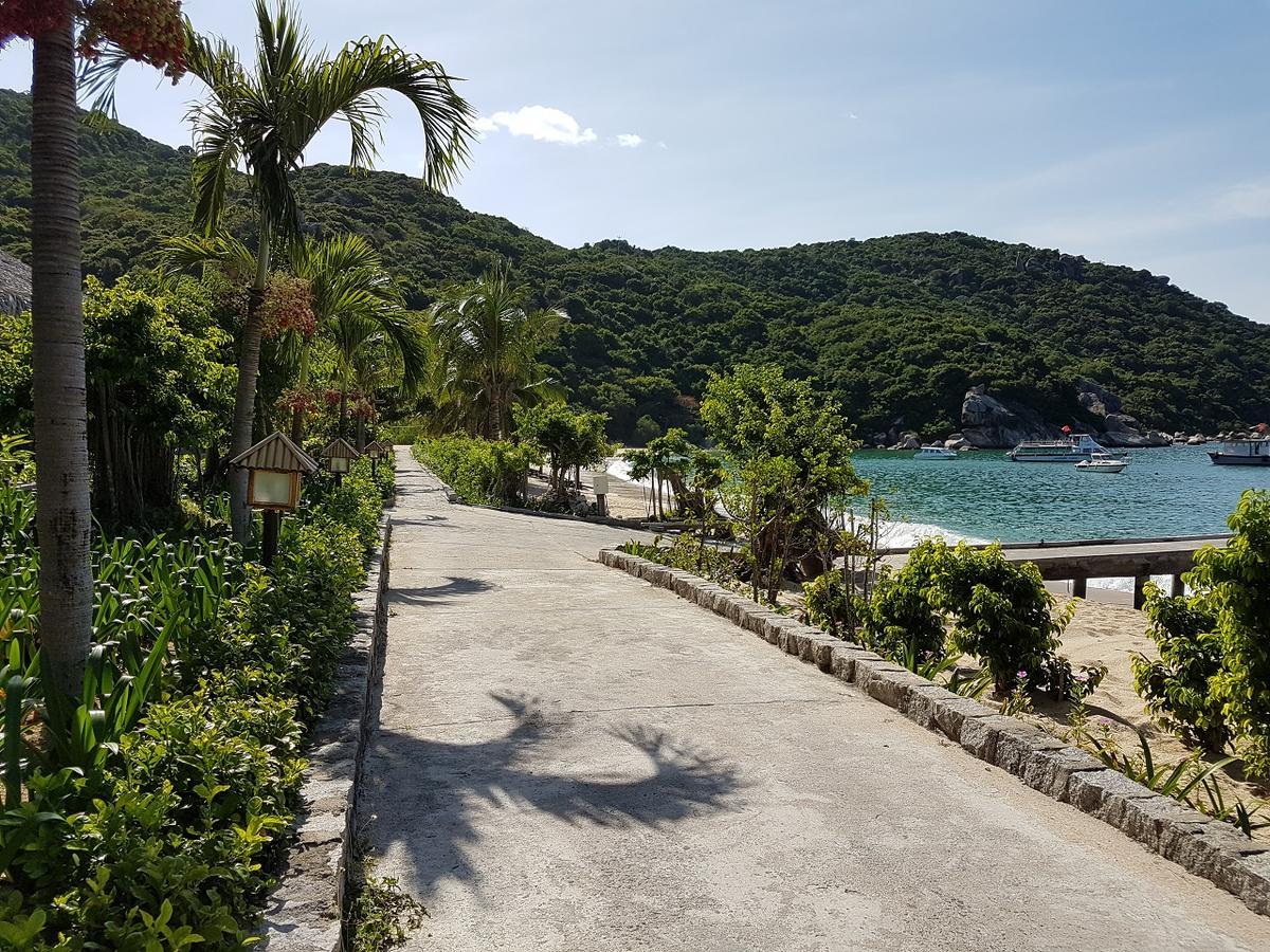 Resort The Light Coral Island Dam Mon