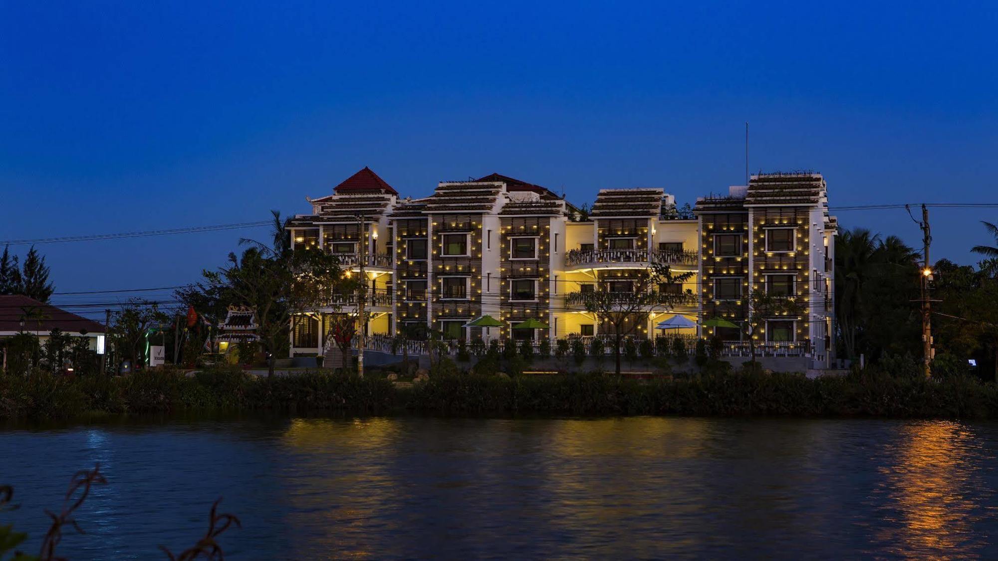Khách sạn The 4*