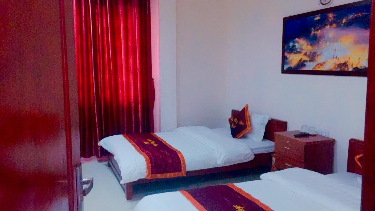 Hong Hotel *