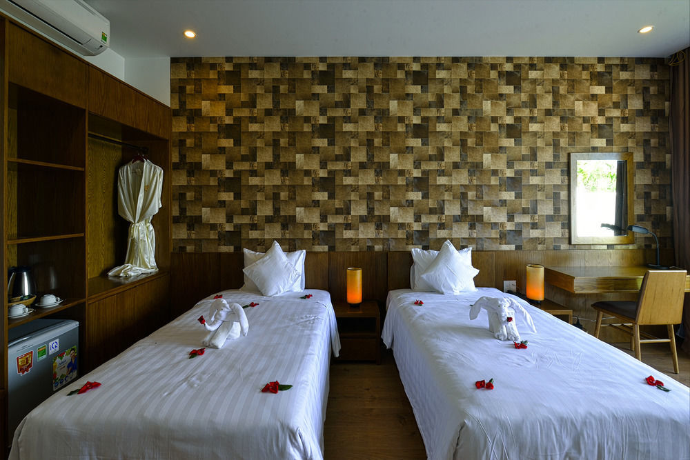 Hotel Aurora Riverside And 4*