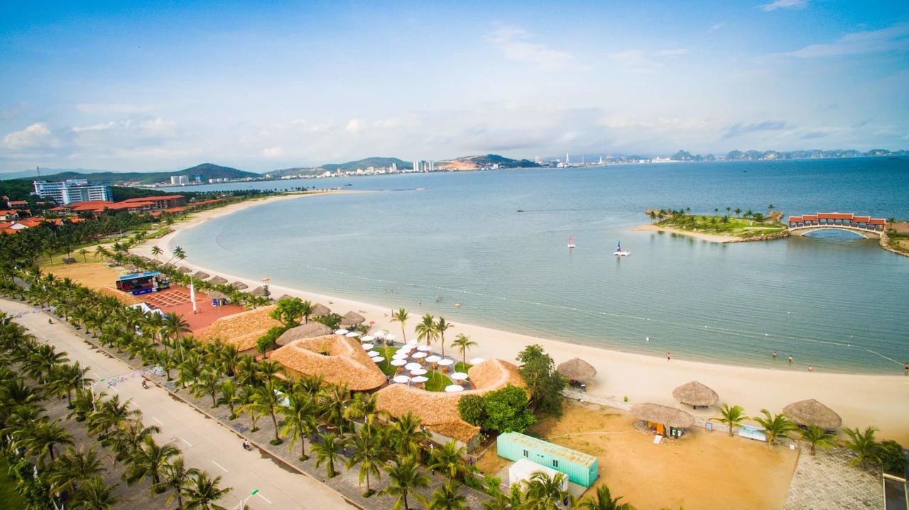 Moon Bay Hotel