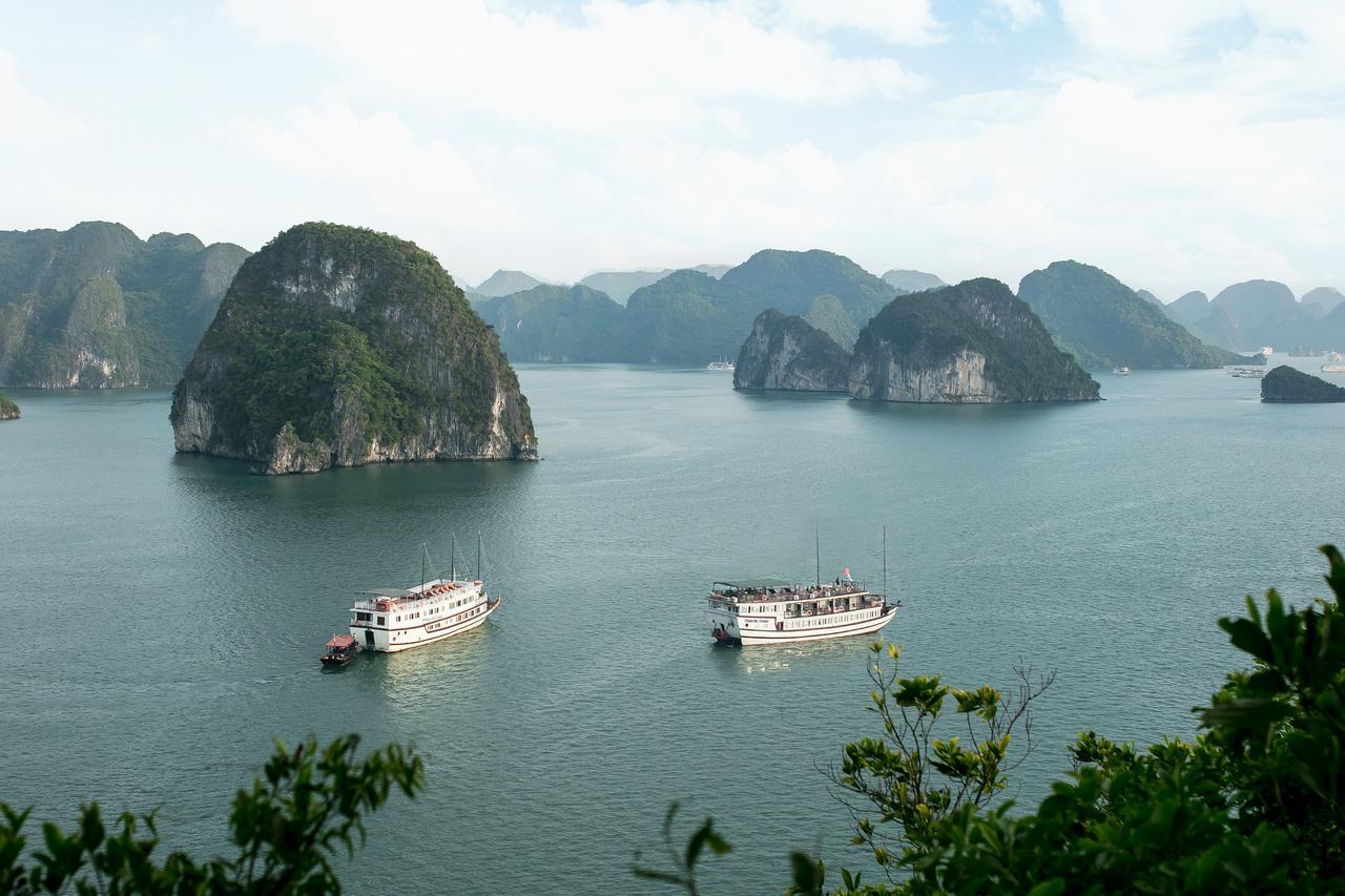Halong Majestic Legend Cruise  4*