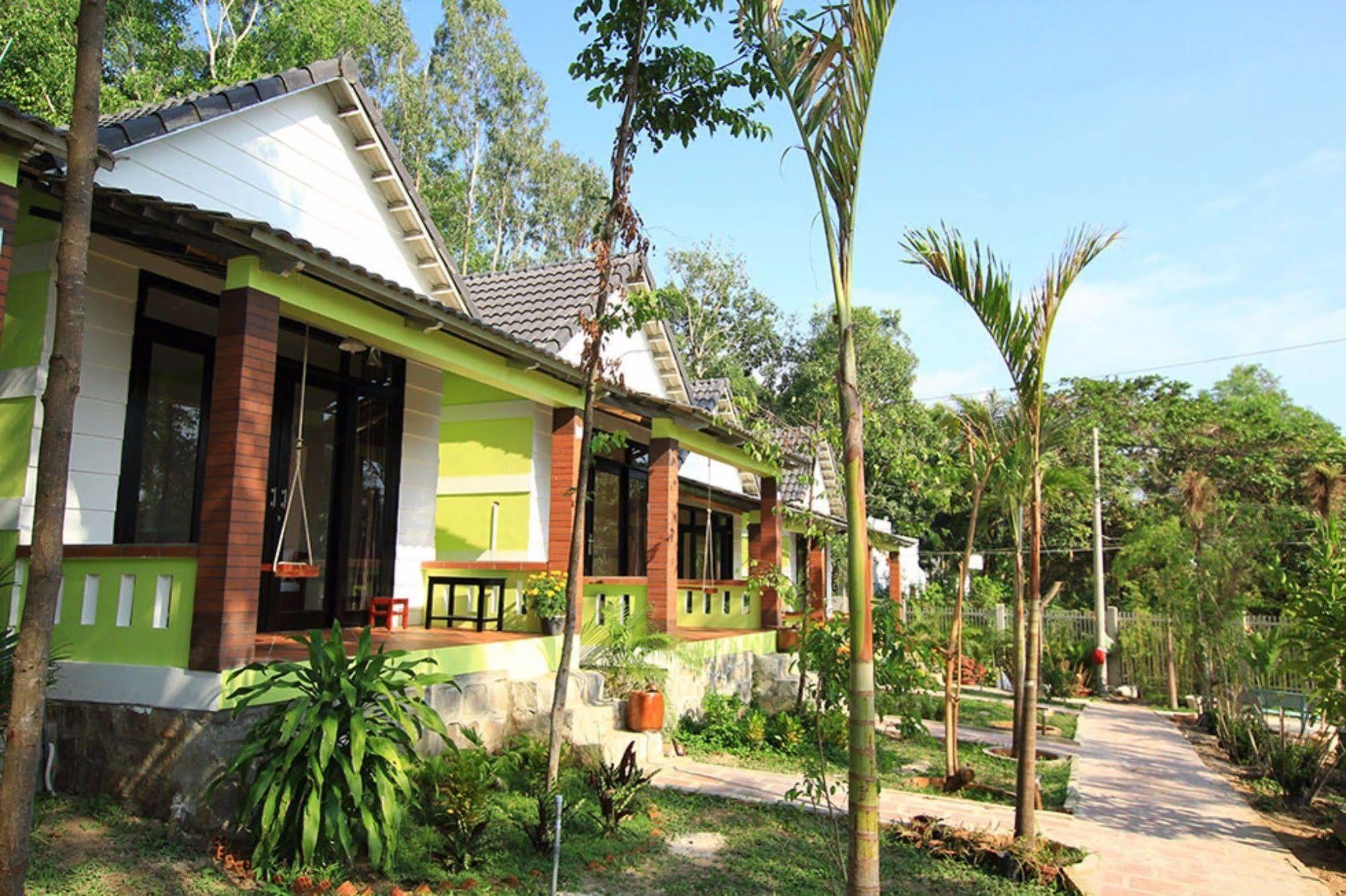Mai Phuong Binh 3*