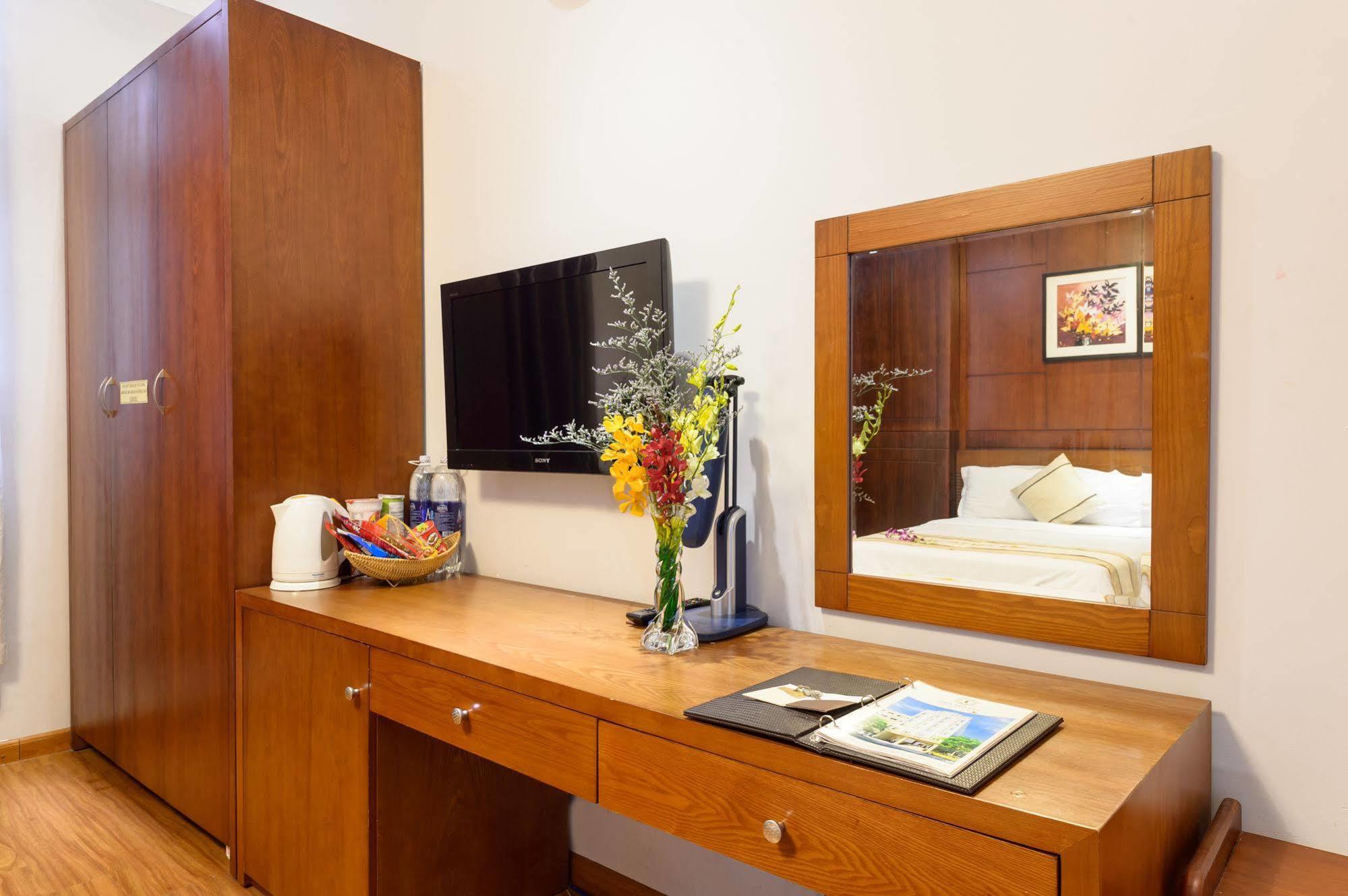Iris Hotel