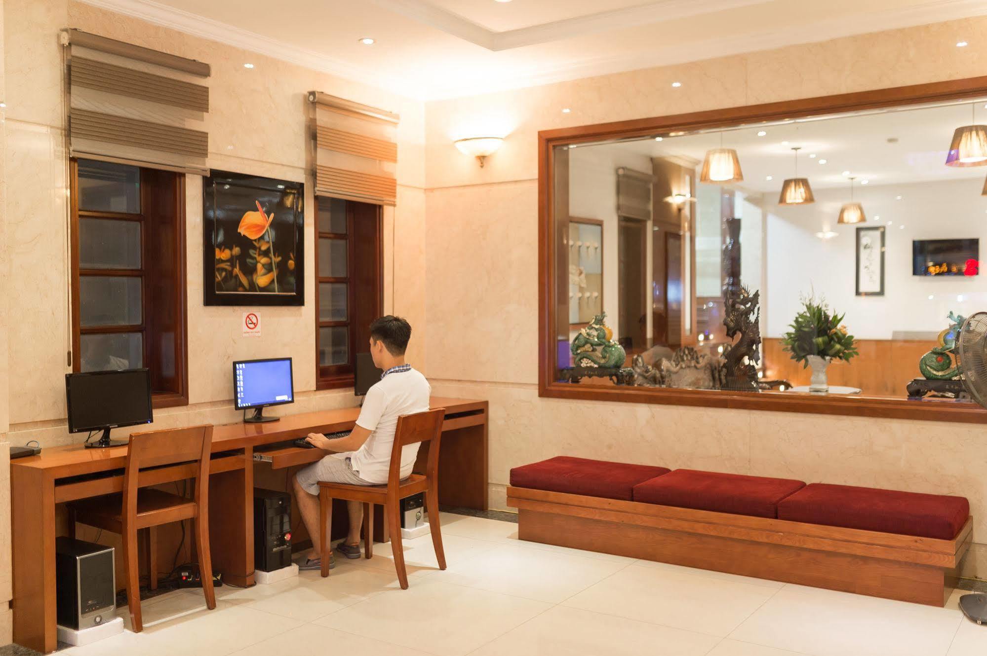 Iris Hotel
