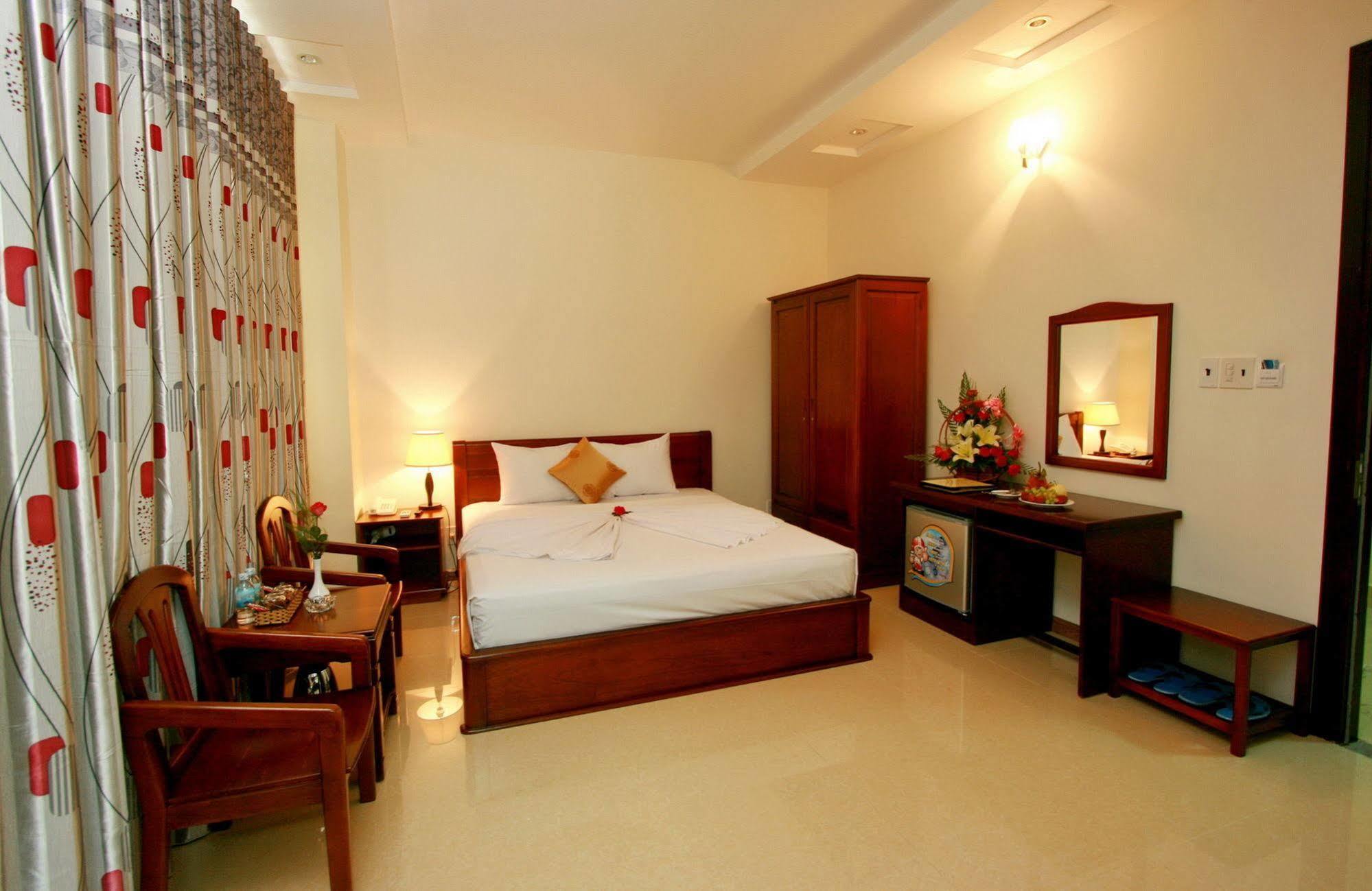 Chau Loan Nha Trang 3*