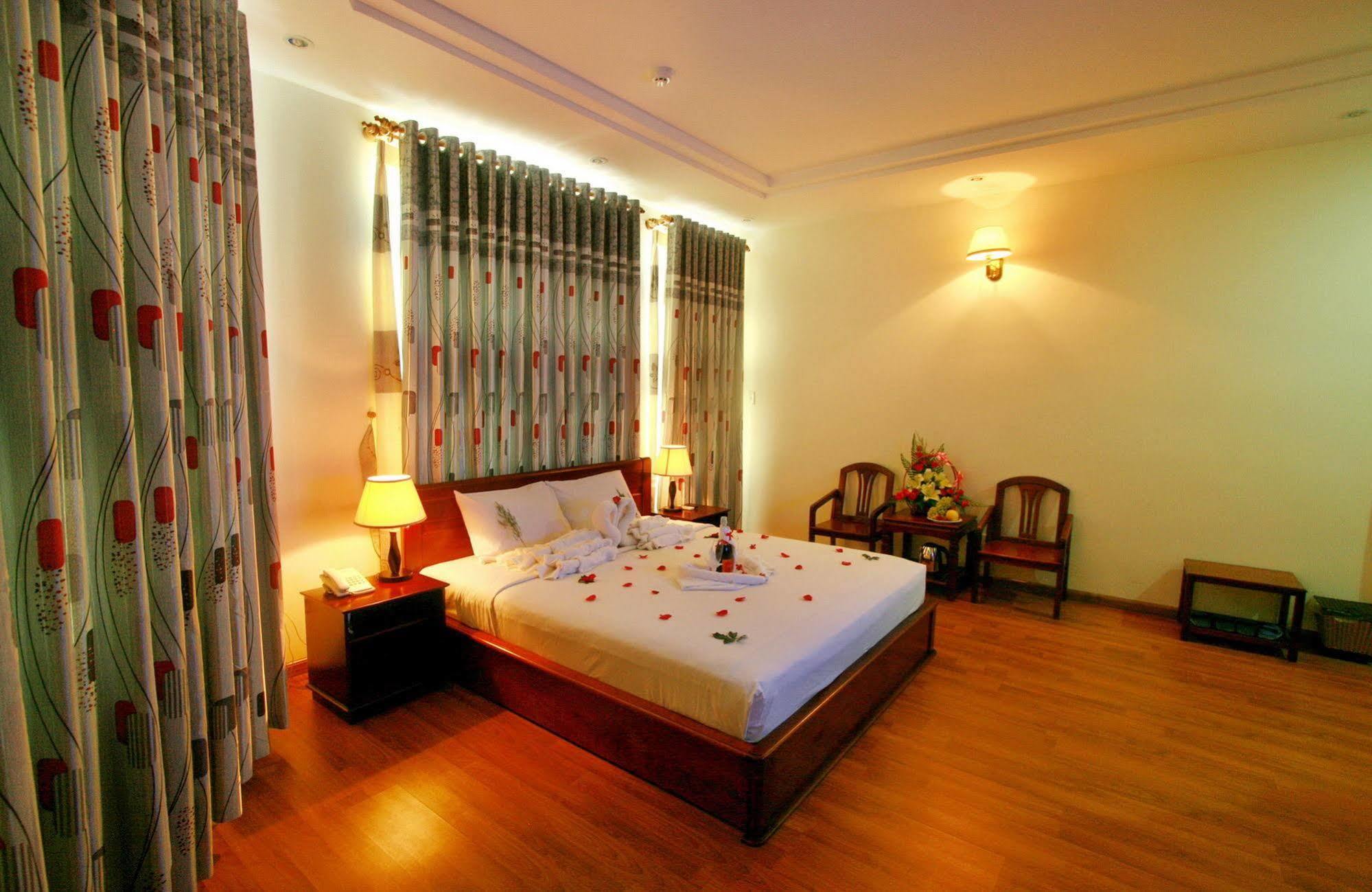 Chau Loan Nha Trang 3*