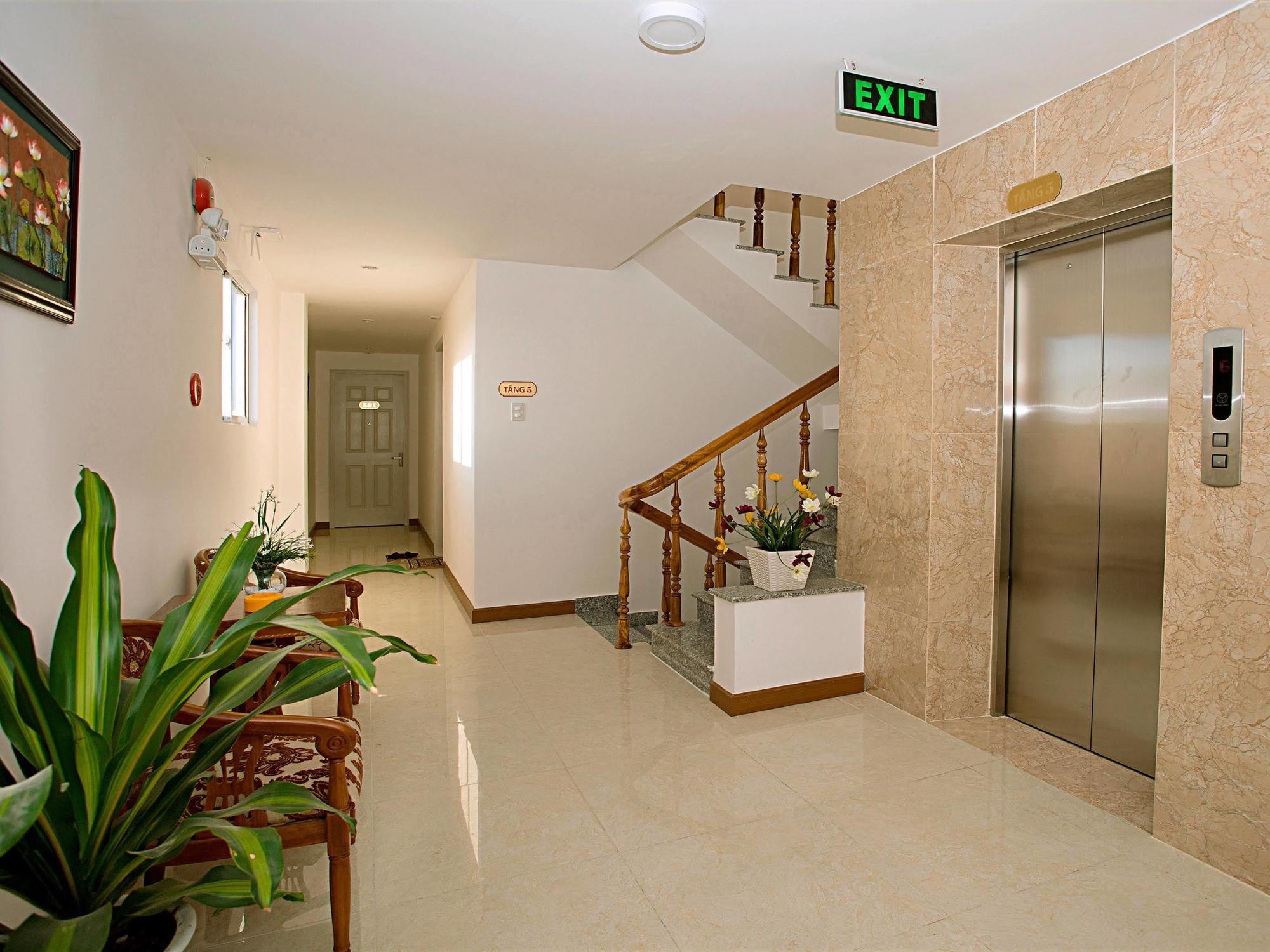 Rex & 3* Nha Trang