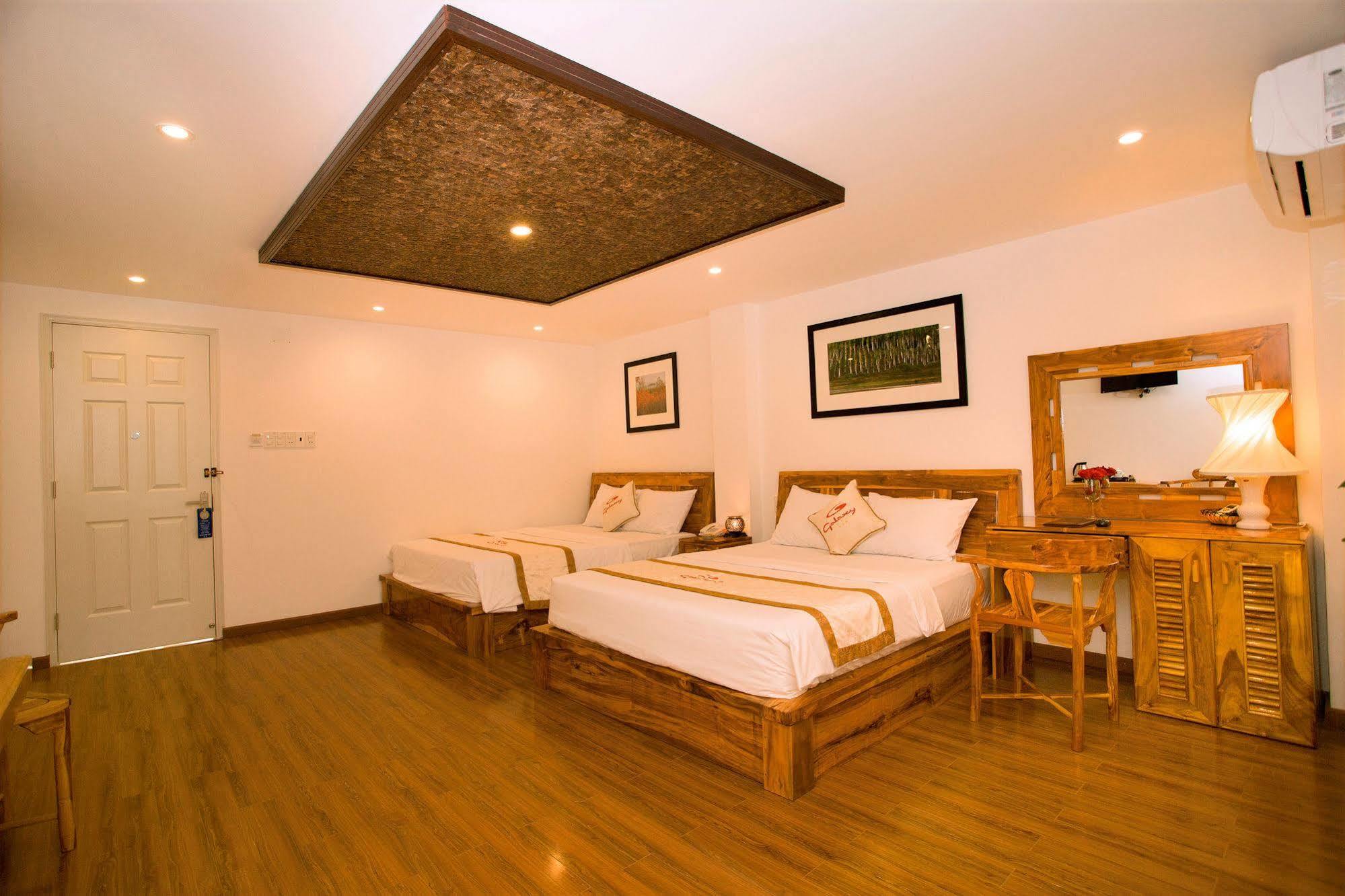 Rex & 3* Nha Trang